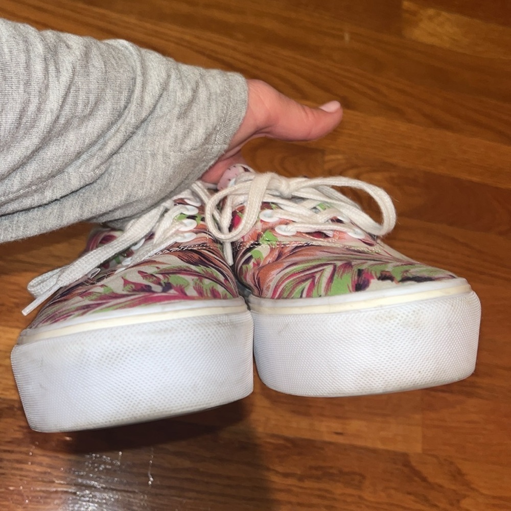 Vans women’s size 7 1/2 Hawaiian print sneakers - Picture 4 of 7